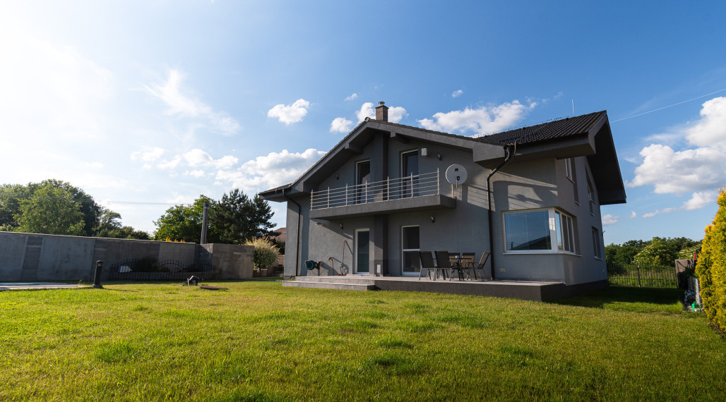 Priestranný 5 izb. Rodinný #Dom + #bazén a #garáž v Malých Levároch, okr. #Malacky