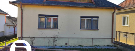 Predaj rodinný dom s pozemkom 1471 m2 Nitra - Veľký Lapáš
