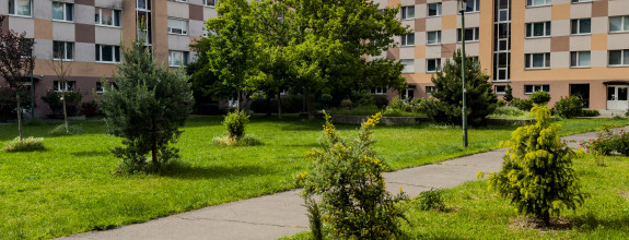 Na predaj 4-izbový byt po kompletnej rekonštrukcii s vlastným vstupom – Ambroseho 9, Petržalka
