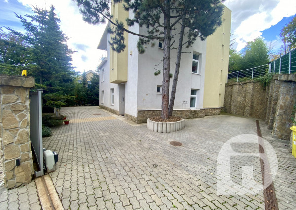 Prenájom exkluzívnych administratívnych priestorov Bratislava Koliba - Hlavná ul. + parking