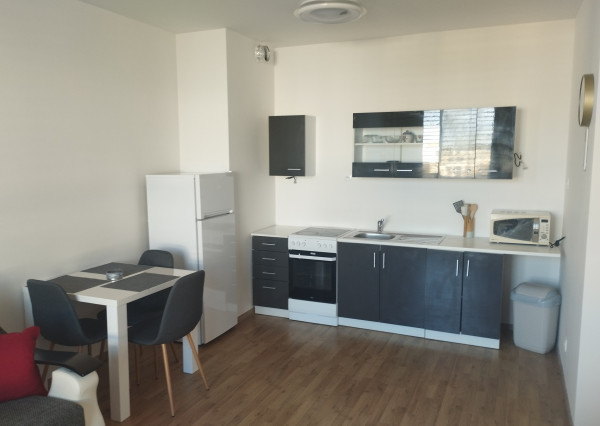 Prenájom 2 izbového bytu s terasou a parkingom - plne zariadený k okamžitému nasťahovaniu Slnečnice BA