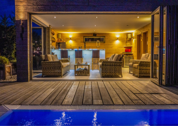 Dom s výhodami rezortu: bazén, vírivka, lounge bar a 7 izieb – Vinodol, Nitra