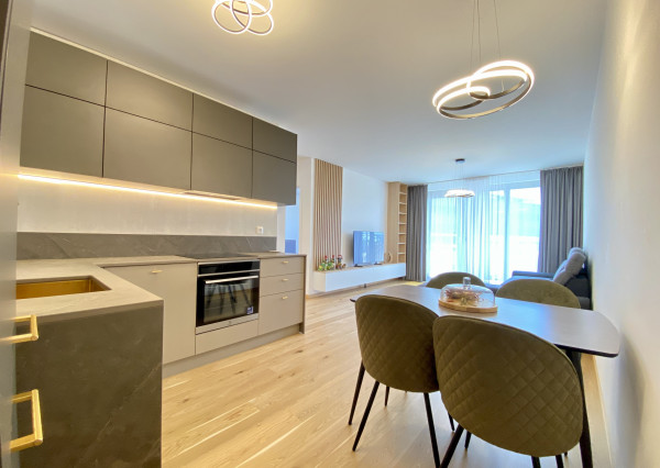 Predstavujeme Vám na #predaj #moderný 2-izbový #byt na Svätoplukovej ulici v mestskej časti Mlynské Nivy - #Bratislava. Byt o výmere 52,35 m2 + 5m2 balkón a pivnicou v osobnom vlastníctve v novostavbe projektu ZWIRN 3.