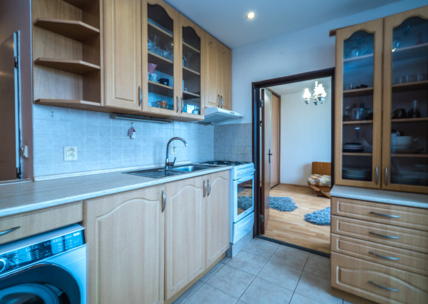 Svetlý 3-izbový byt s loggiou, 12/12 poschodie, Senec – Jesenského