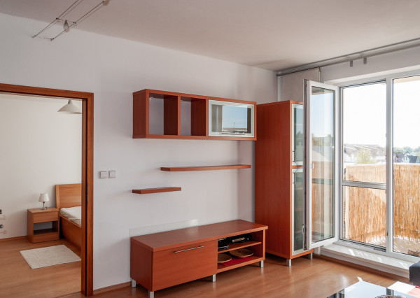 Prenájom slnečného dvojizbového bytu s balkónom na Dlhej ulici v Stupave