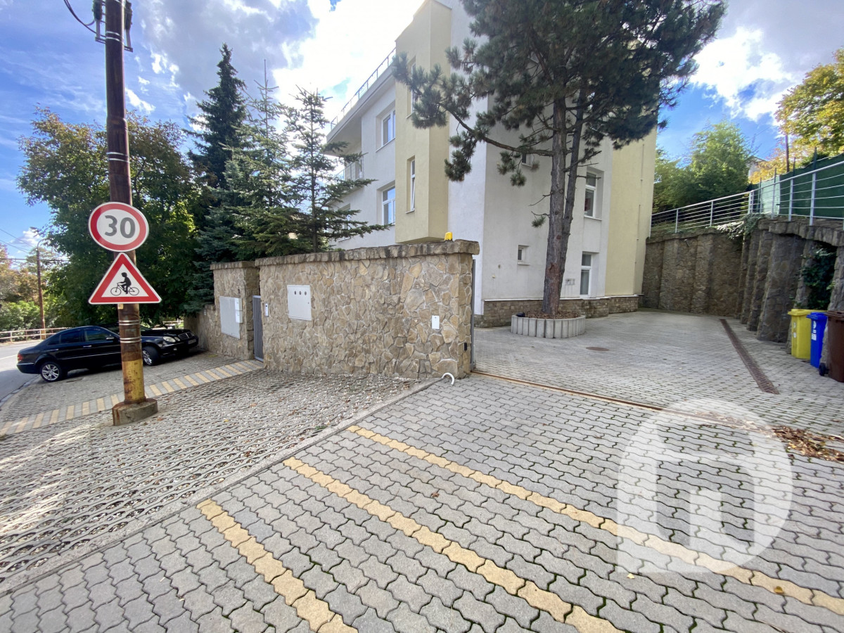 Prenájom exkluzívnych administratívnych priestorov Bratislava Koliba - Hlavná ul. + parking 2