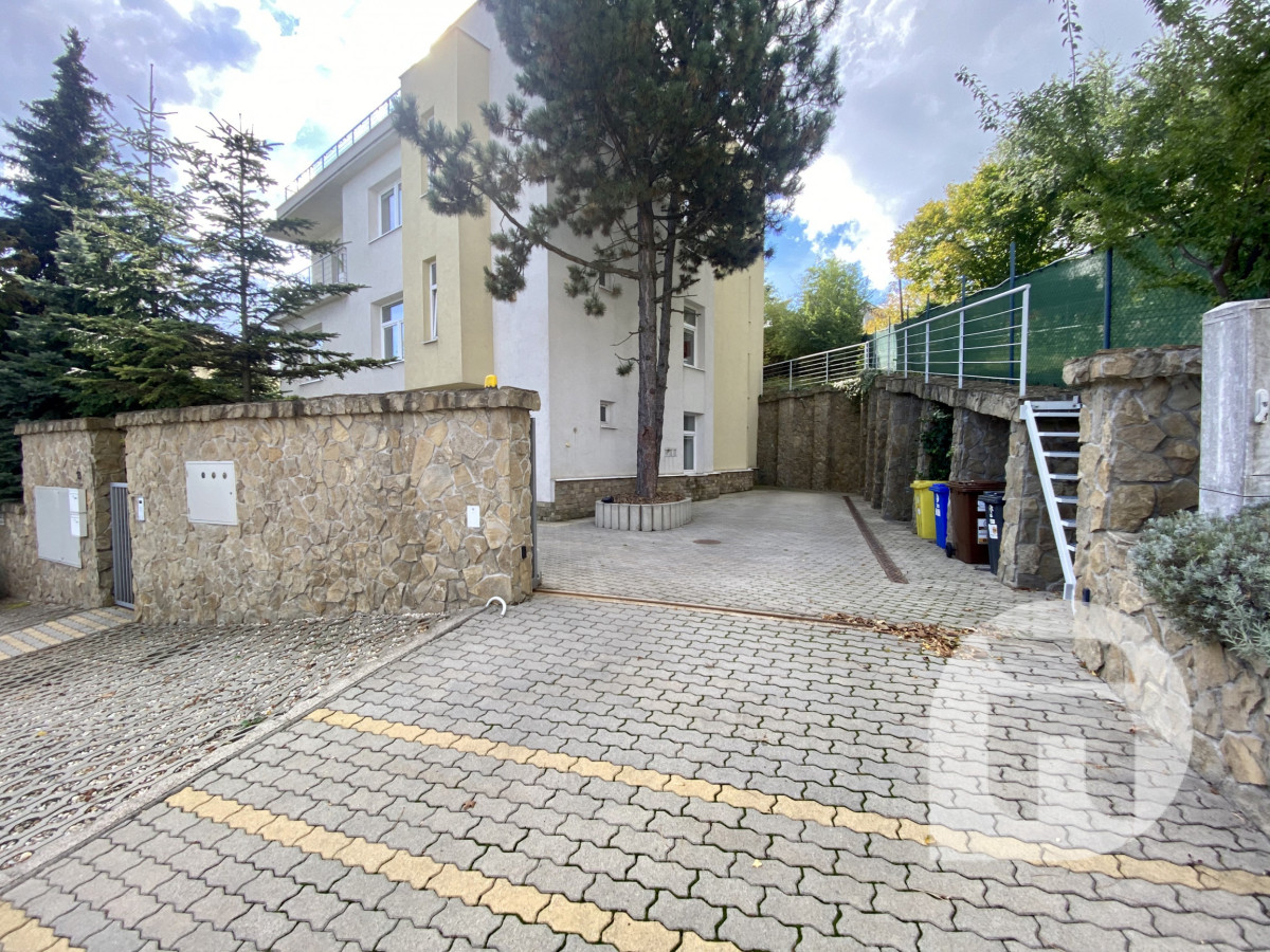 Prenájom exkluzívnych administratívnych priestorov Bratislava Koliba - Hlavná ul. + parking 3