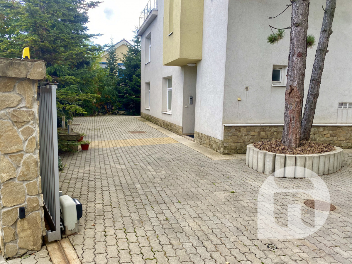 Prenájom exkluzívnych administratívnych priestorov Bratislava Koliba - Hlavná ul. + parking 4