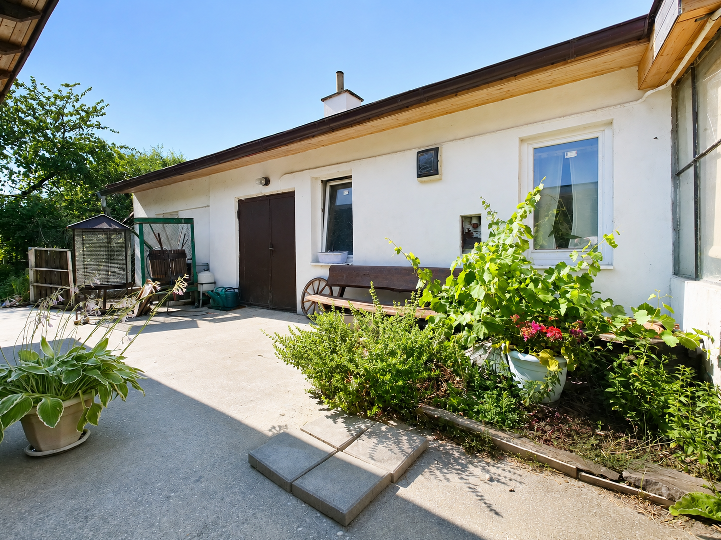 STARŠÍ RODINNÝ DOM S VÝNIMOČNÝM POZEMKOM 1 432 m² V SRDCI GR 3